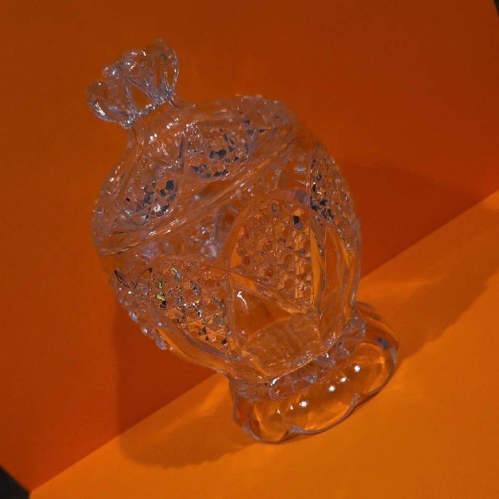 (J30)  Elegant Clear Glass Candy/storage Jar